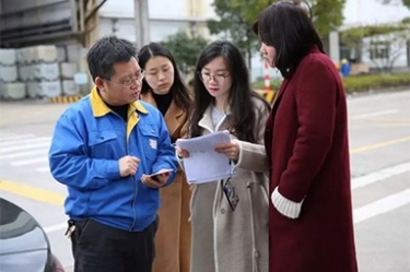 浙江省水利厅水资源治理处副调研员沈仁英携浙江日报记者等光临腾博官网诚信为本调研采访