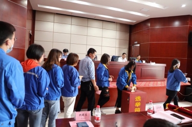 腾博官网诚信为本纸业工会第七届会员代表大会圆满进行