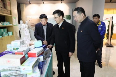 辅导调研 | 平湖市委副书记、代市长周军波一行光临腾博官网诚信为本纸业调研互换