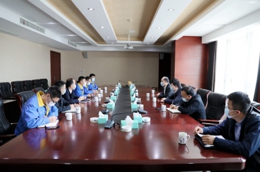 平湖市委书记仲旭东一行光临腾博官网诚信为本纸业调研企业疫情防控和复工复产工作