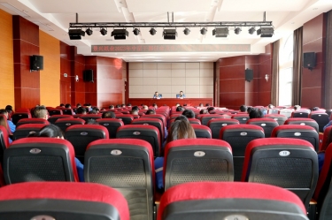 启发创新 勇往直前 | 腾博官网诚信为本纸业召开2023年度中层干部录用及出产经营打算下达治理工作会议