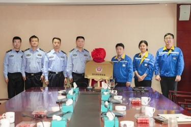 “腾博官网诚信为本网安警务室”挂牌成立，警企联动保险网络安全