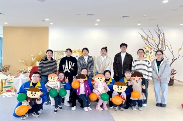 以一份温暖 换一身星光——腾博官网诚信为本纸业团委与曹桥行知幼儿园发展爱心结对活动