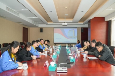 市委常委、宣传部部长沈志凤光临腾博官网诚信为本纸业慰问高端人才