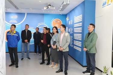 马来西亚巴生西港控股集团董事总经理拿督Eddie Lee一行光临腾博官网诚信为本纸业调研互换